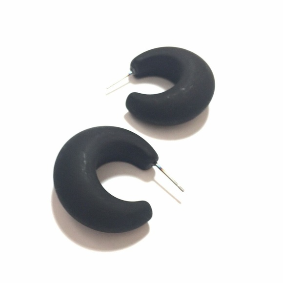 vintage lucite snail shell hoops Earrings Black - Picture 3 of 5